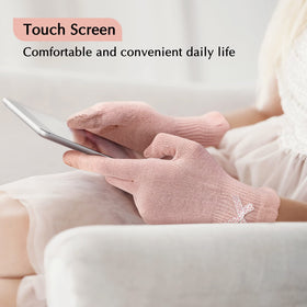 Evridwear gloves worn on hands overnight promoting longer lotion absorption
