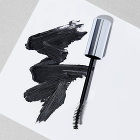 Eyeko Black Magic application demo with hand holding wand for controlled, clump-free coating