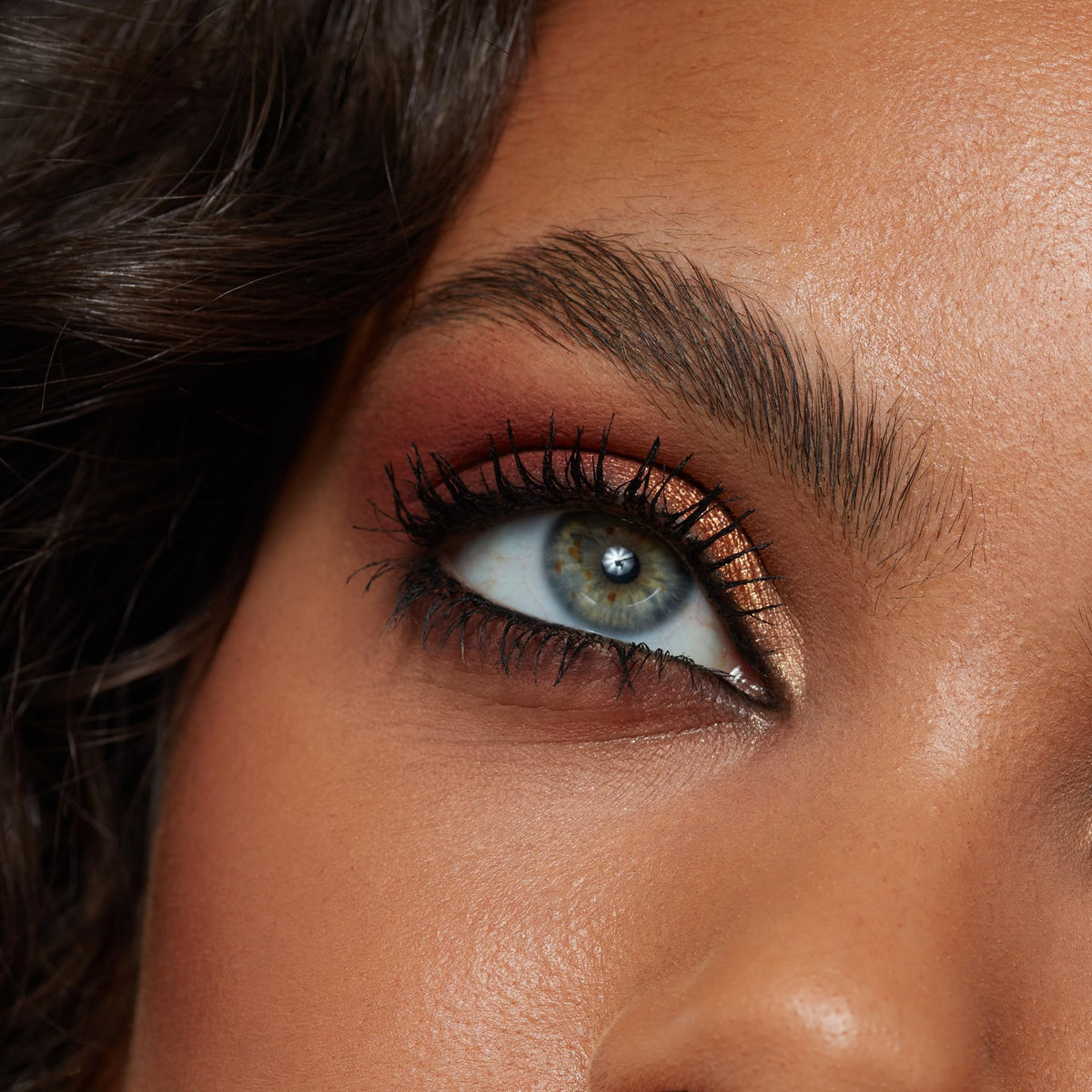 Eyeko wand coating and gel texture swatch demonstrating buildable volume