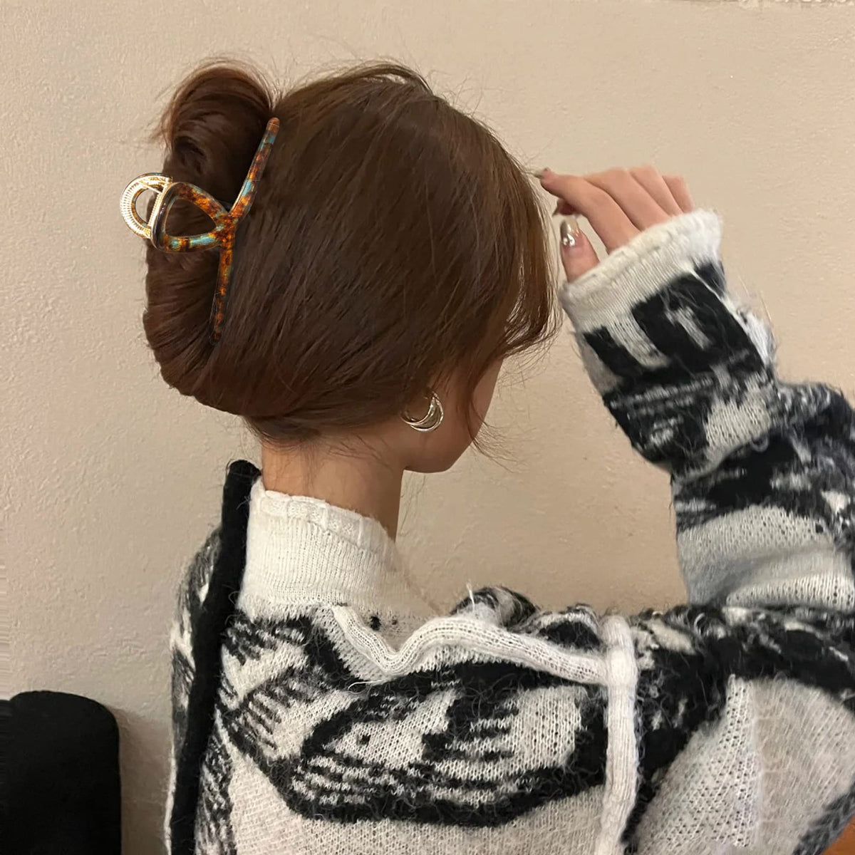 FAELBATY clips holding a full bun in long hair showing reliable all-day hold