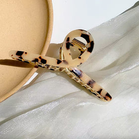 FAELBATY acetate texture close-up highlighting smooth finish