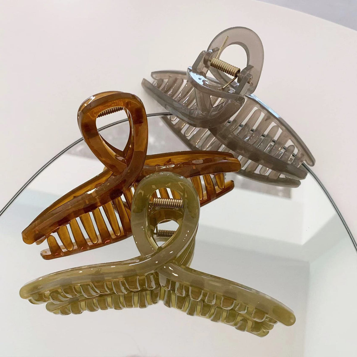 FAELBATY detailed view of clip teeth and spring, sturdy construction benefit