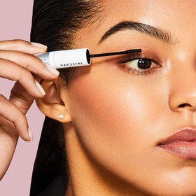 FALSCARA KISS adhesive texture close-up showing smooth formula for comfortable bond