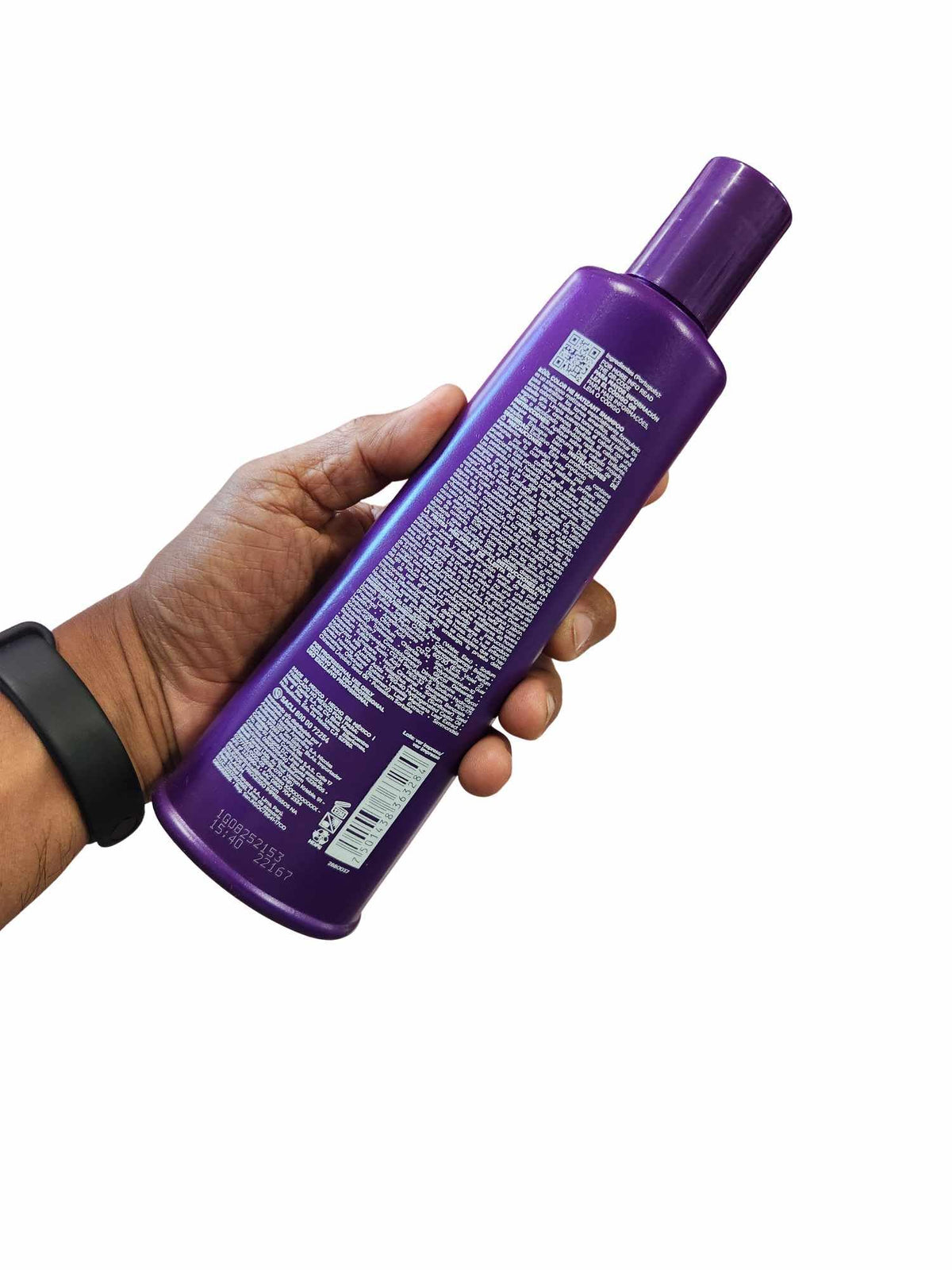 Fantasy Nails Kuul Matizant pour showing rich purple-tinted shampoo texture