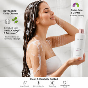 FARMASi bottle with water splash conveying fresh cleansing benefit