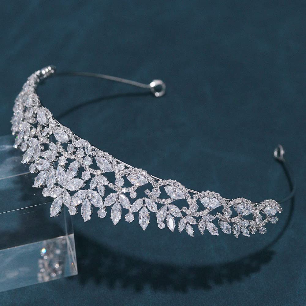 FASNAHOK packaging shot including tiara and accessories for gifting convenience