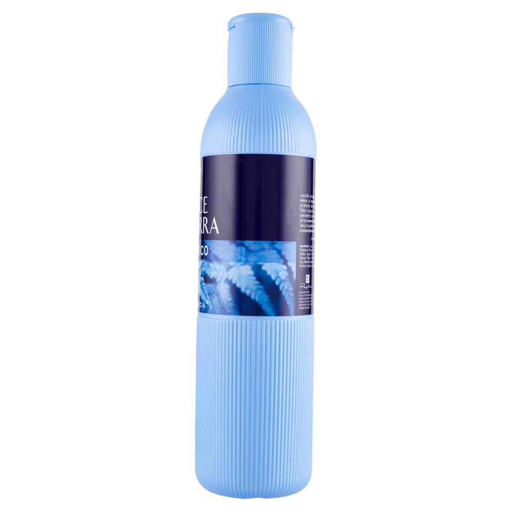 Felce Azzurra creamy lather close-up demonstrating gentle, hydrating foam