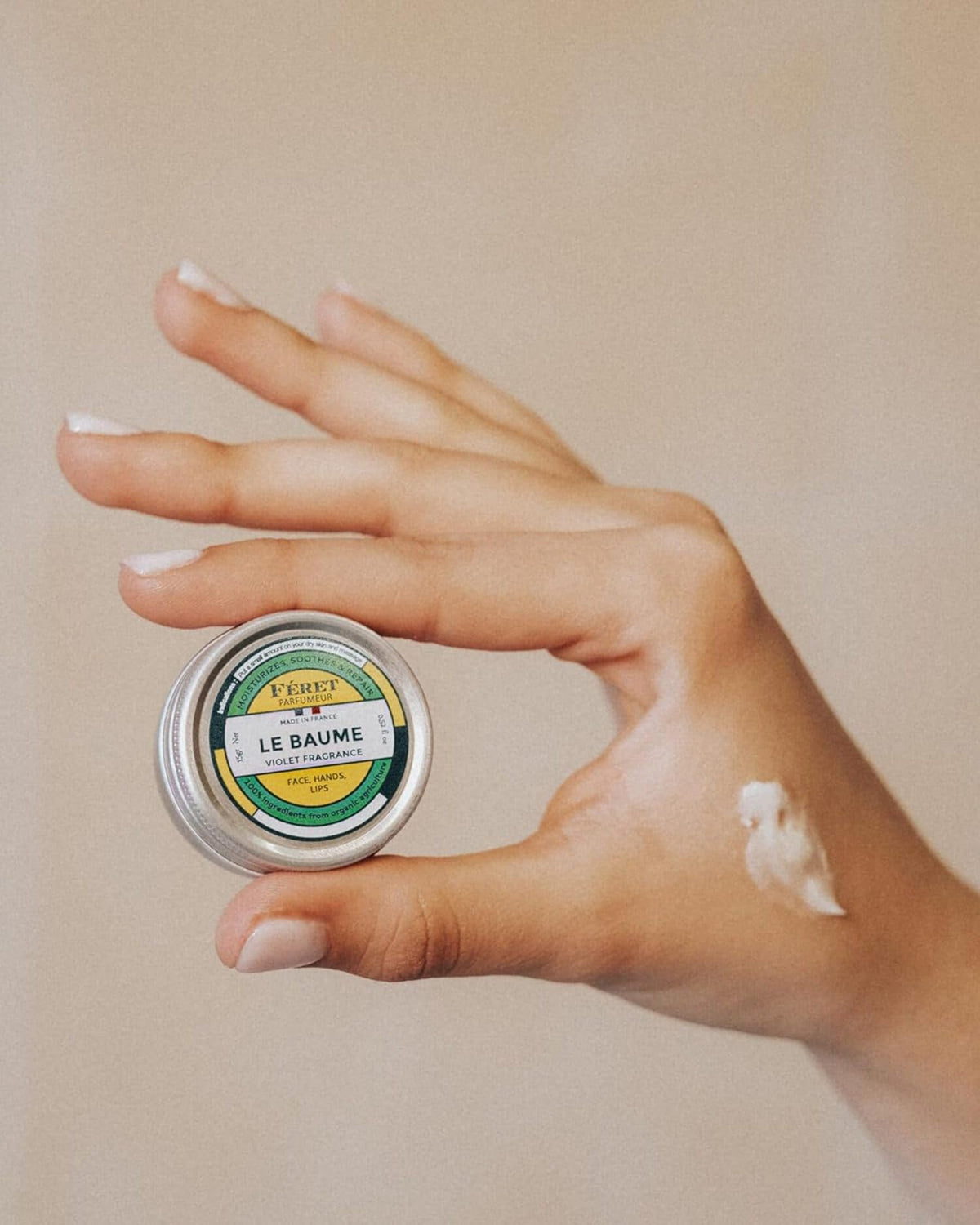 Feret Parfumeur balm applied to lips, instant hydration and comfort