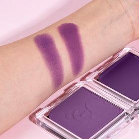 Fillwie cream applied with fingertip demonstrating easy blending and glow