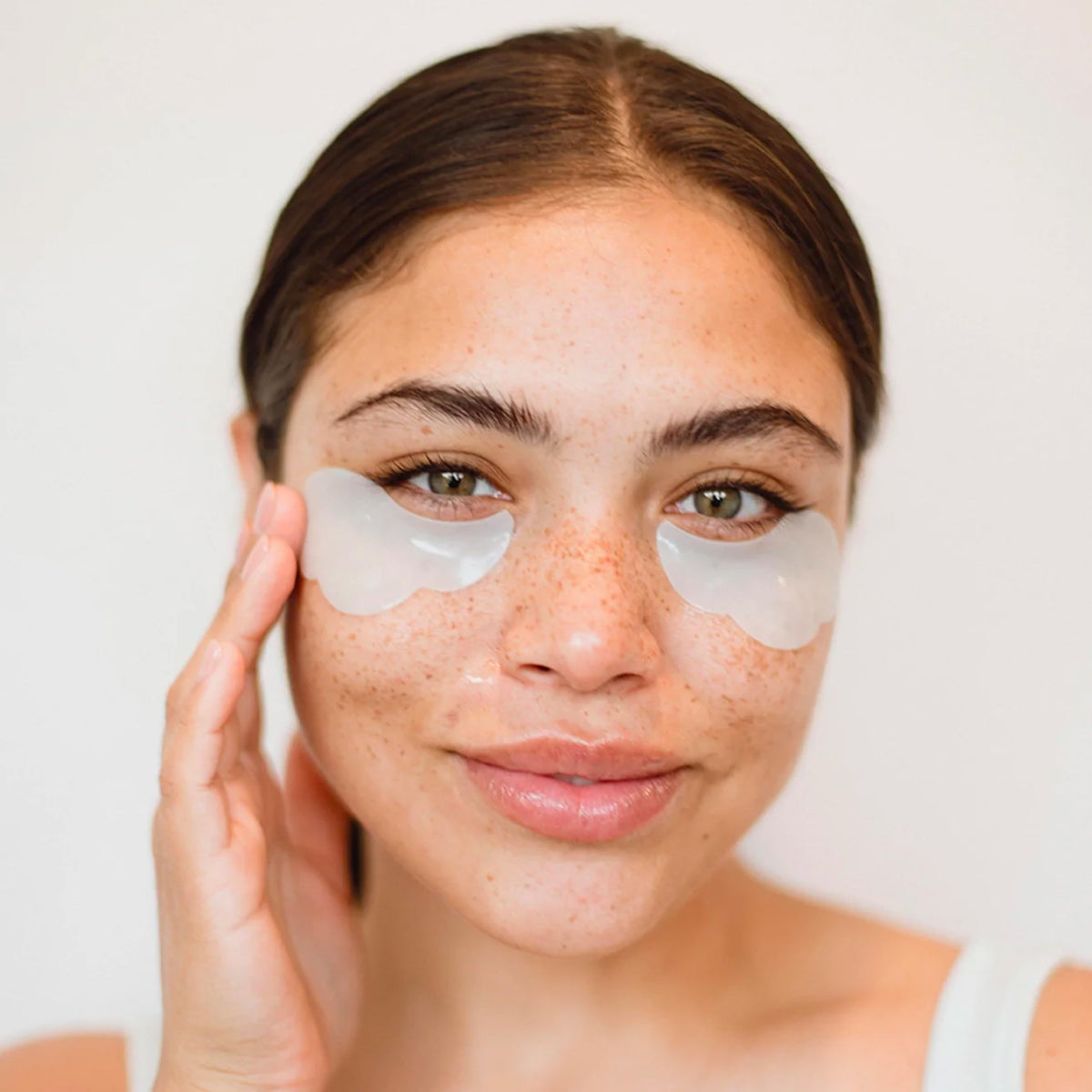 florence by mills pads applied under eye demonstrating comfortable fit and instant refresh