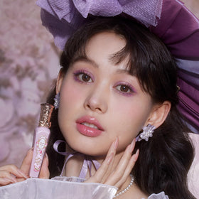 Flower Knows ingredient oil drop detail illustrating moisturizing formulation benefit