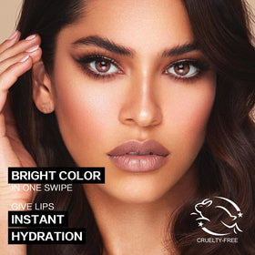 FOCALLURE applied on lips in lifestyle shot showing luminous color payoff