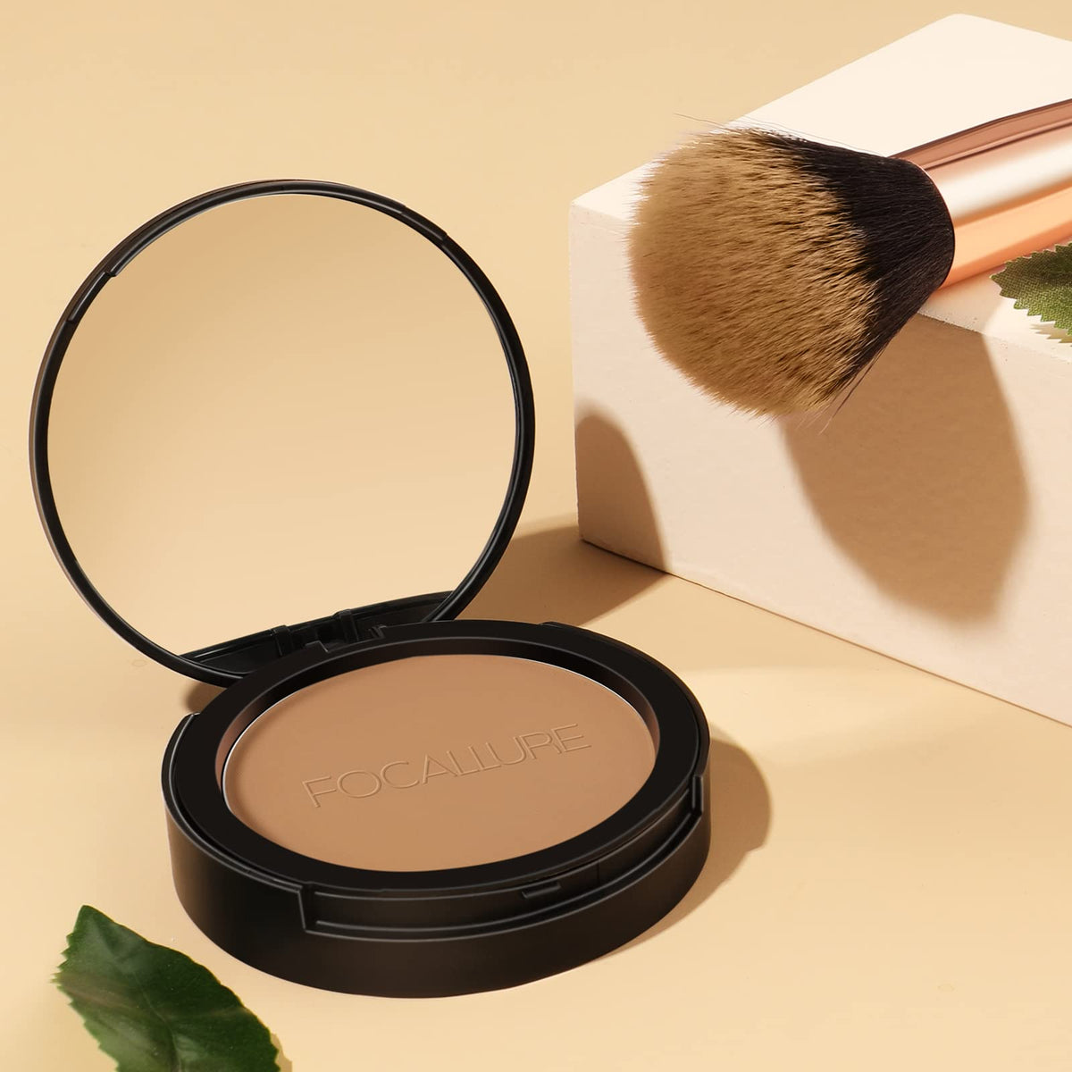 FOCALLURE before-and-after on nose showing pore-blurring benefit
