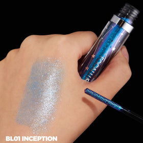 FOCALLURE blue shimmer texture swatch reveals fine sparkle and blendability