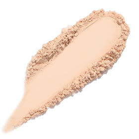 FOCALLURE compact open with puff demonstrating easy on-the-go touch-ups