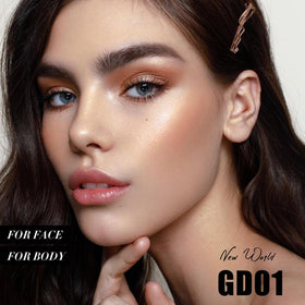 FOCALLURE pan close-up displaying microfine shimmer texture for smooth blendability