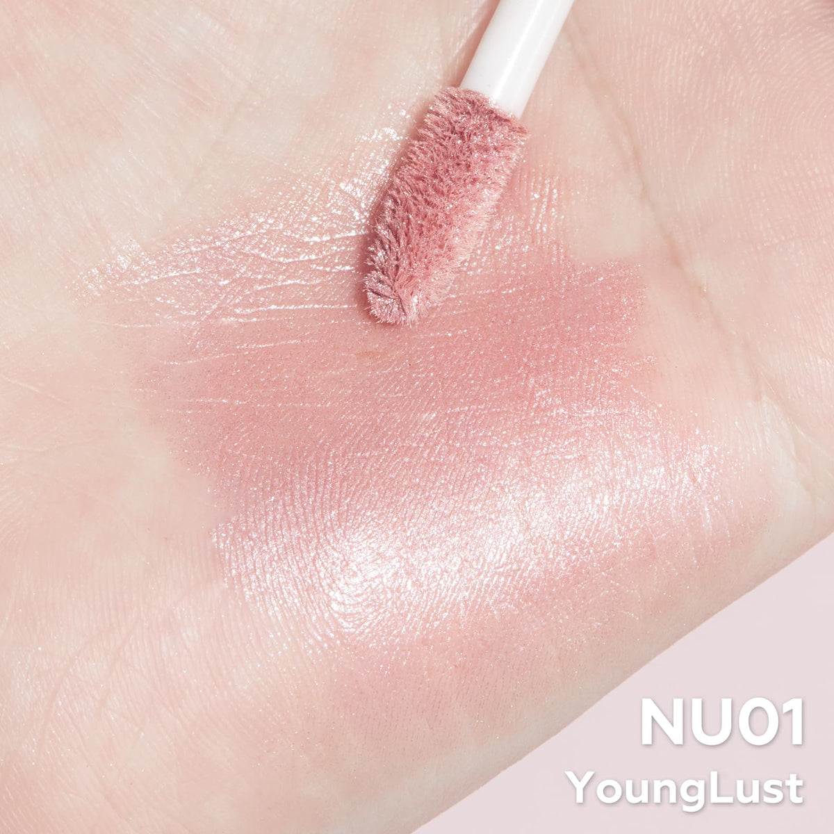 FOCALLURE texture swatch closeup shows silky metallic finish and fine shimmer