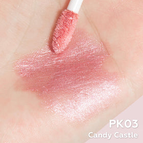 FOCALLURE PK03 swatch on model lips demonstrating vibrant metallic payoff and longwear