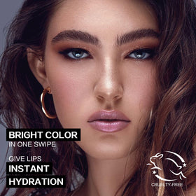 FOCALLURE close-up of lipstick texture revealing smooth glossy formula benefit