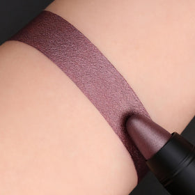 FOCALLURE lipstick applied on lips in lifestyle shot showing natural polished look
