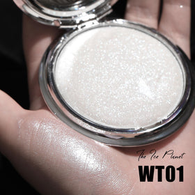 FOCALLURE close-up of microfine texture highlighting smooth, blendable finish