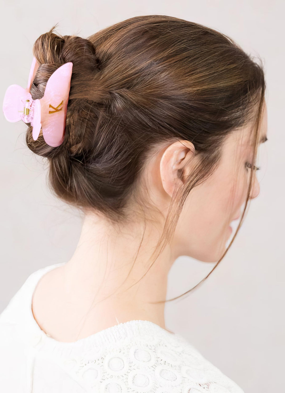 Fohufo hair clip in use side profile demonstrates stable hold for thick hair