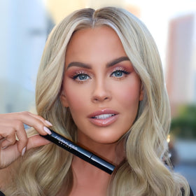 Formless Beauty wand close-up illustrating brush shape and coating for precise application