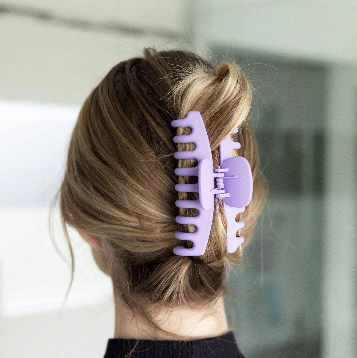 framar close-up of matte texture and rubberized coating preventing hair snags