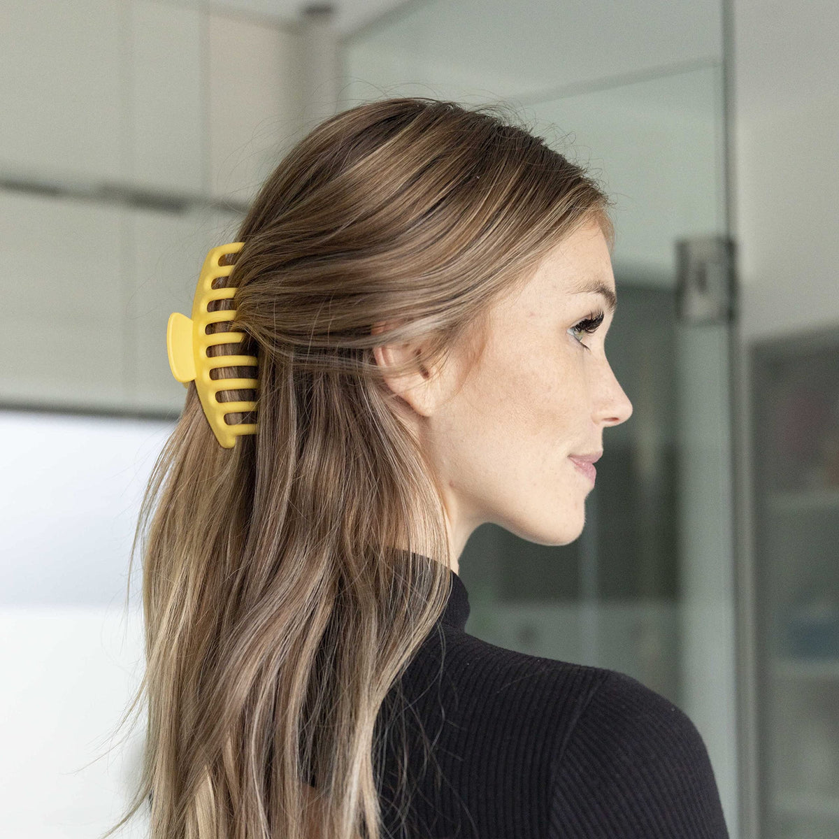 framar clip holding thick ponytail in use for hands-free comfortable styling