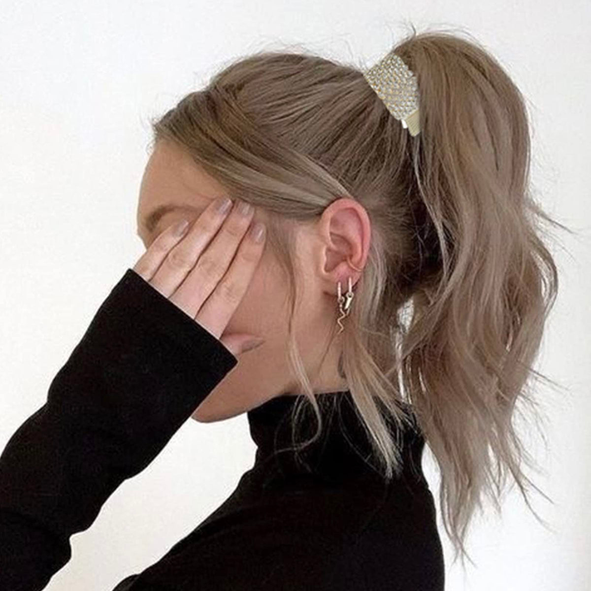 FRDTLUTHW decorative clip used in wedding hairstyle adds subtle shine