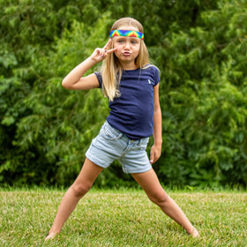 FROG SAC in use during running showing sweat-resistant grip for active kids and teens