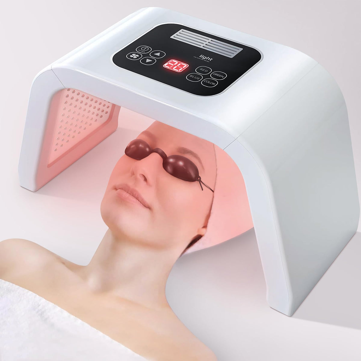 Fxtiaa front view mask showing full-face coverage and even illumination benefit