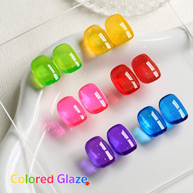 GAOY lifestyle image of summer beach nails highlighting long-lasting color