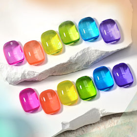 GAOY summer manicure outdoors showcasing glossy neon look benefit