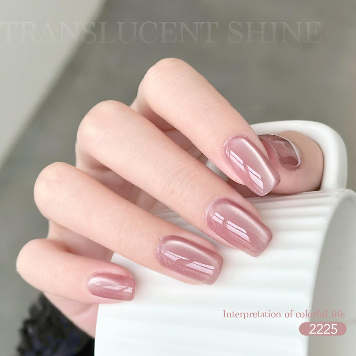 GAOY magnet in action above nail creating cat-eye stripe, creates holographic effect