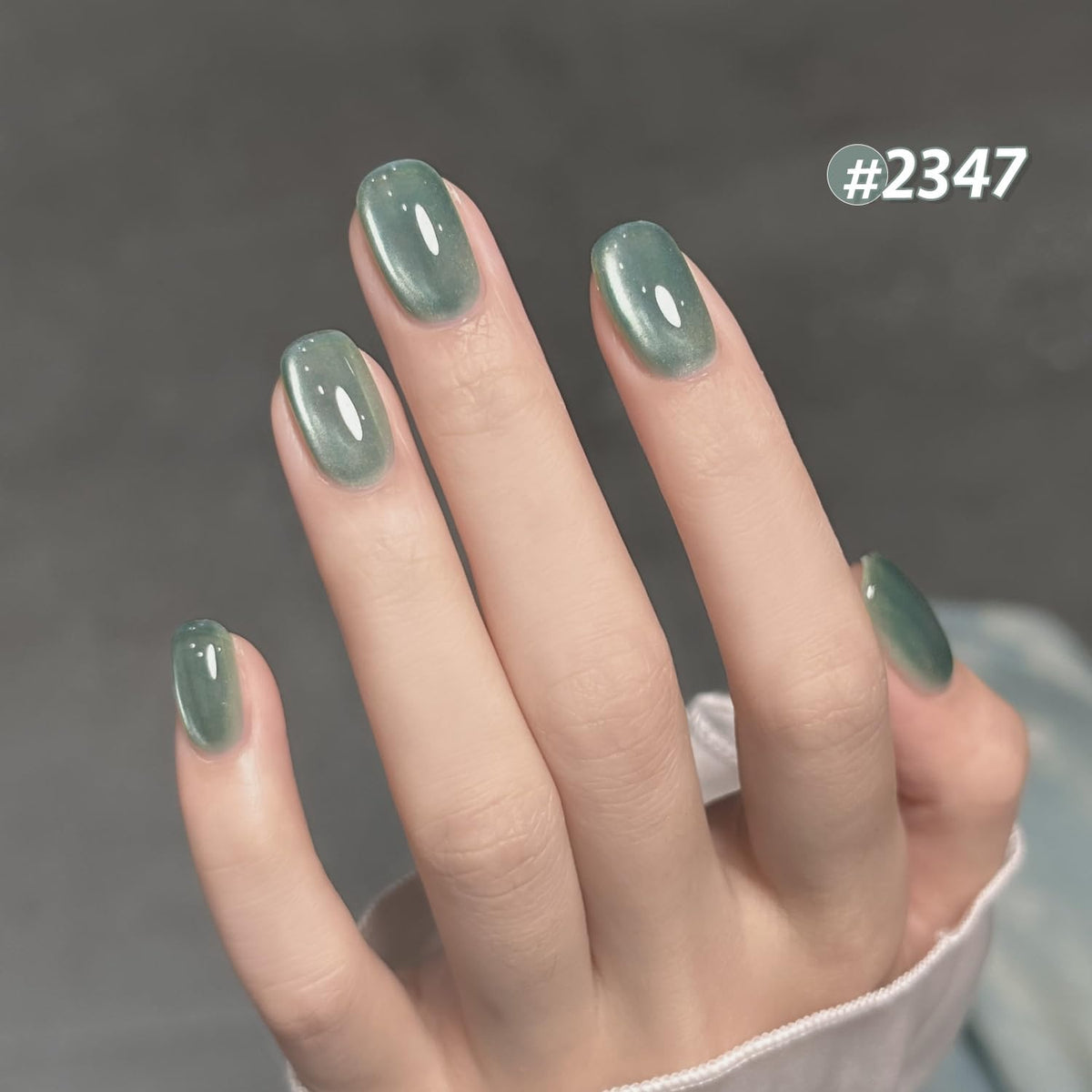 GAOY magnet held above wet gel creating distinct cat-eye shimmer effect