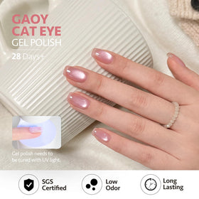 GAOY manicure in use on hand model demonstrating the cat-eye effect and finish