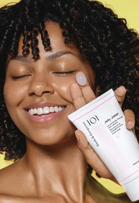 Geek & Gorgeous ingredient label close-up showing panthenol and humectants benefit