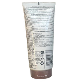 GENERIC cream texture close-up demonstrating lightweight absorbent feel