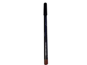 Generic lip outline created with liner highlighting crisp shaping benefit