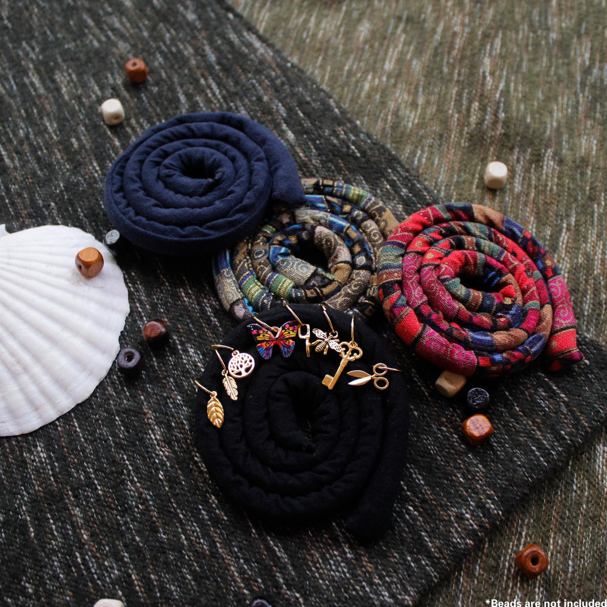 Generic small accessories and extras from the pack displayed for versatile decoration