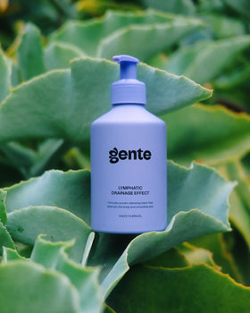 GENTE application on thigh demonstrating targeted massage to reduce puffiness and improve contour
