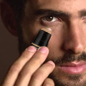 Gentlehomme soft brush close-up blending concealer smoothly for natural finish benefit