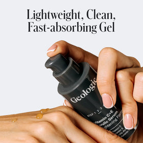 Geologie gel texture close-up illustrating lightweight absorbent benefit