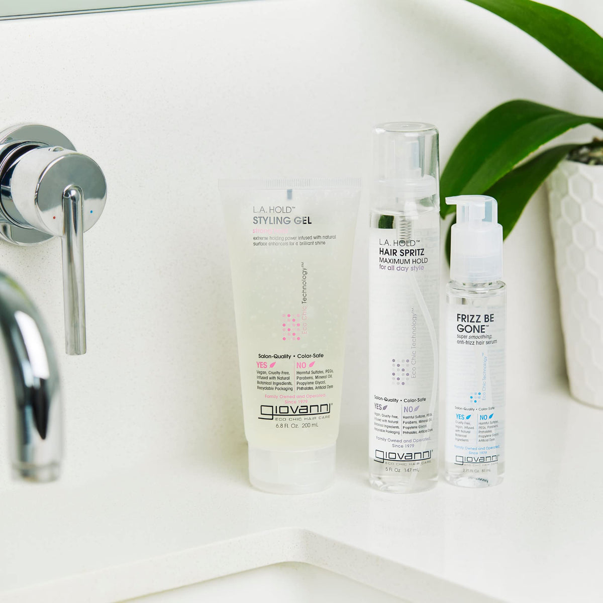 GIOVANNI fine mist texture in air illustrating lightweight hold benefit