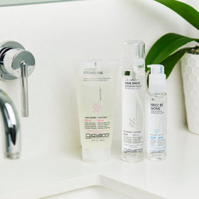 GIOVANNI fine mist texture in air illustrating lightweight hold benefit