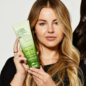 GIOVANNI product label close-up emphasizing color-safe and sulfate-free benefit