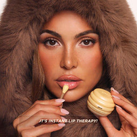 Gisou open jar exposing glossy honey-colored texture for nourishing hydration
