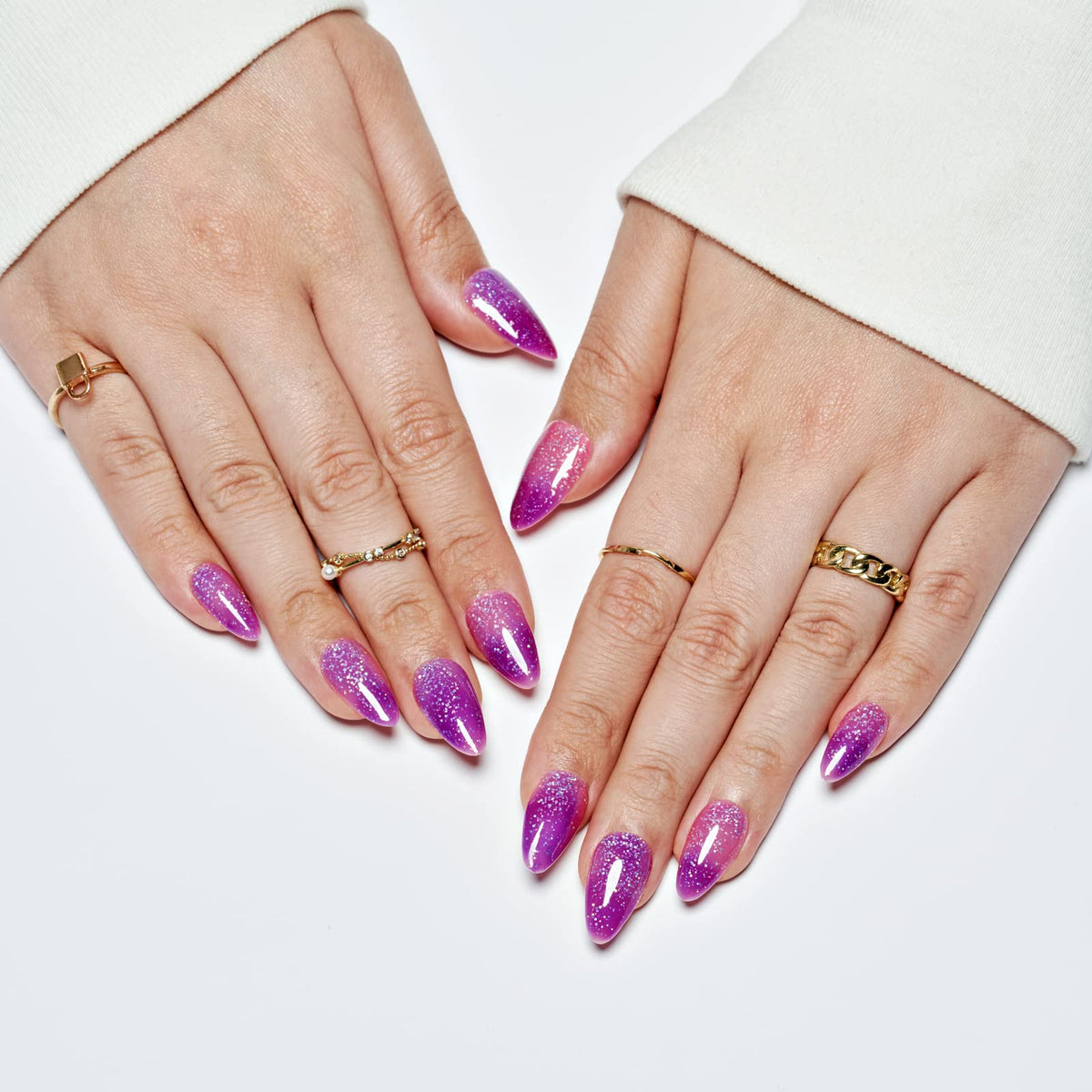 GLAMERMAID glue and adhesive tabs displayed offering long or gentle wear options