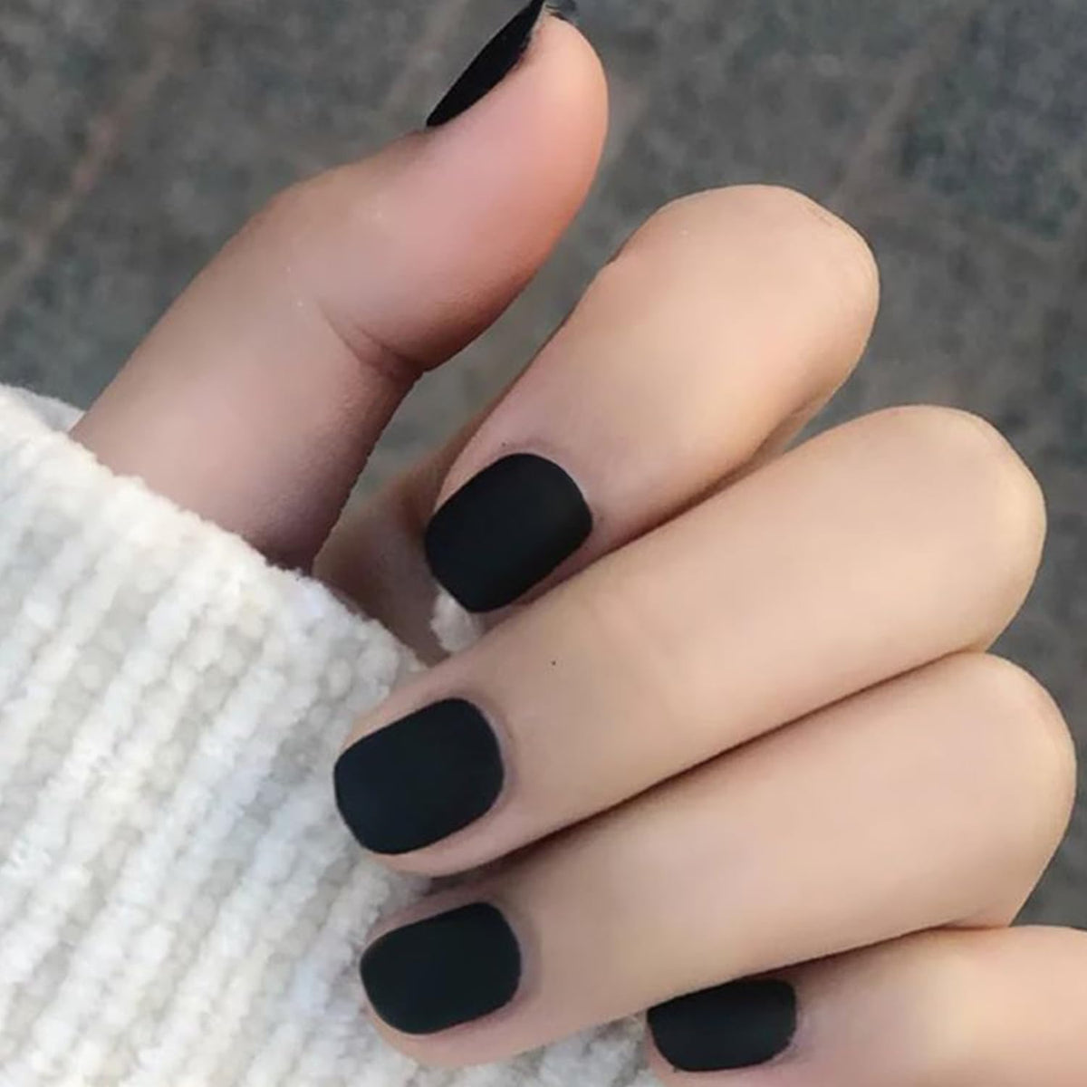 GLAMERMAID lifestyle image with evening outfit for versatile style benefit